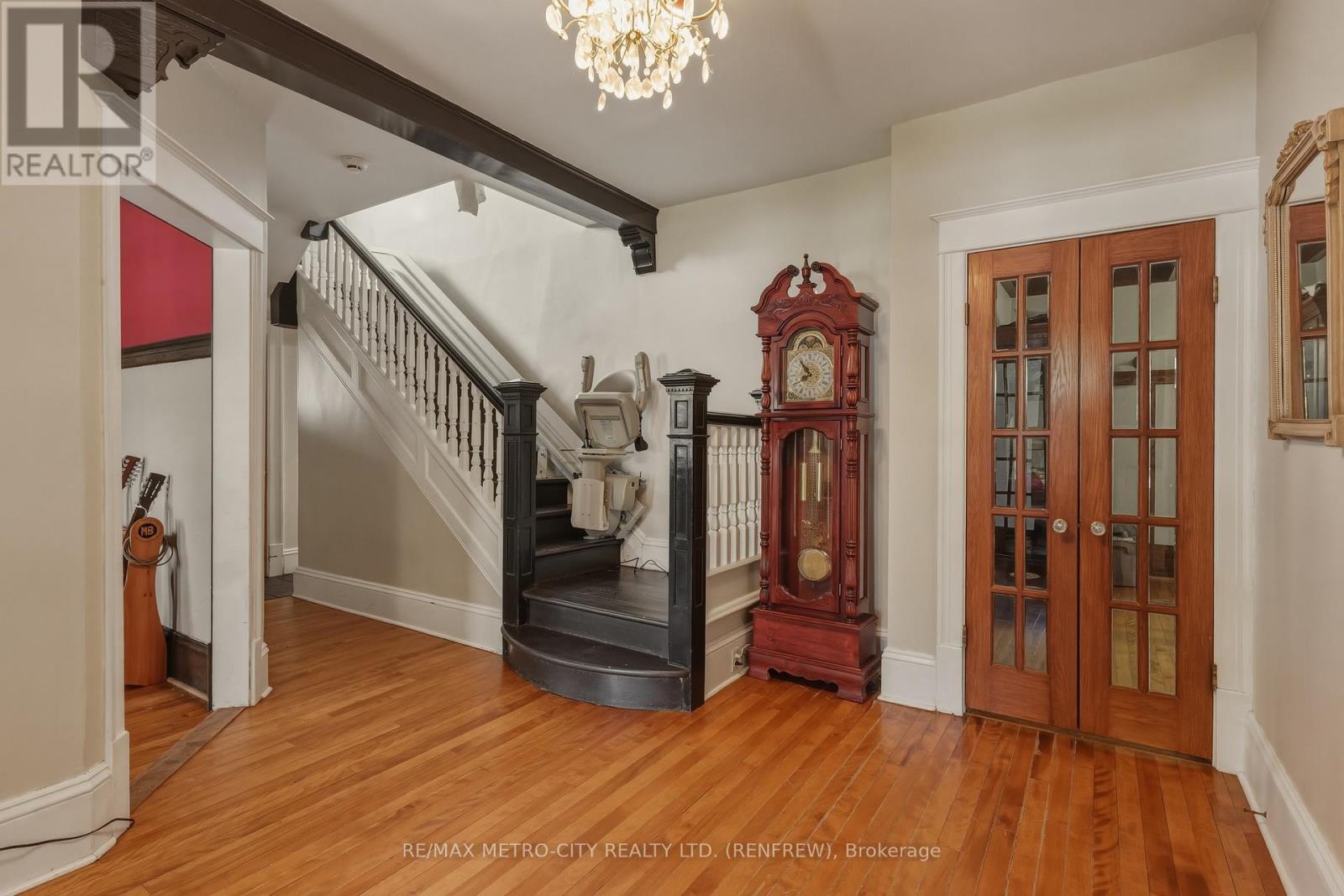 560 RAGLAN STREET S - 7