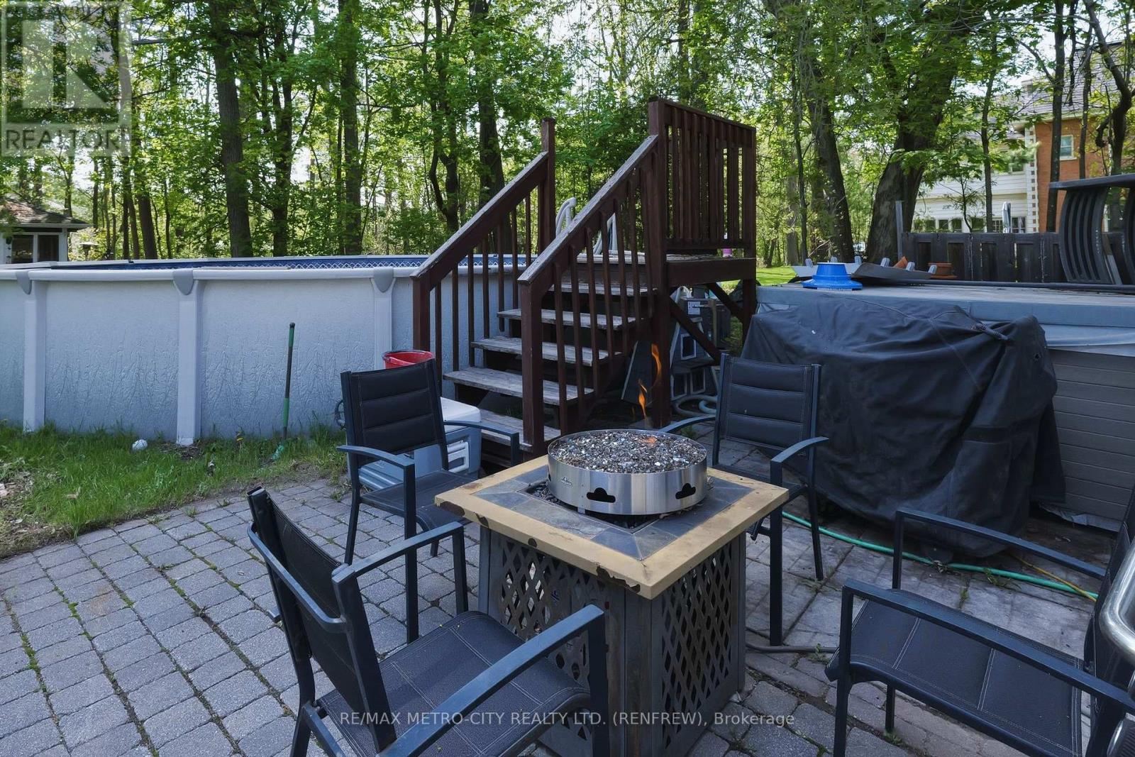 560 RAGLAN STREET S - 36