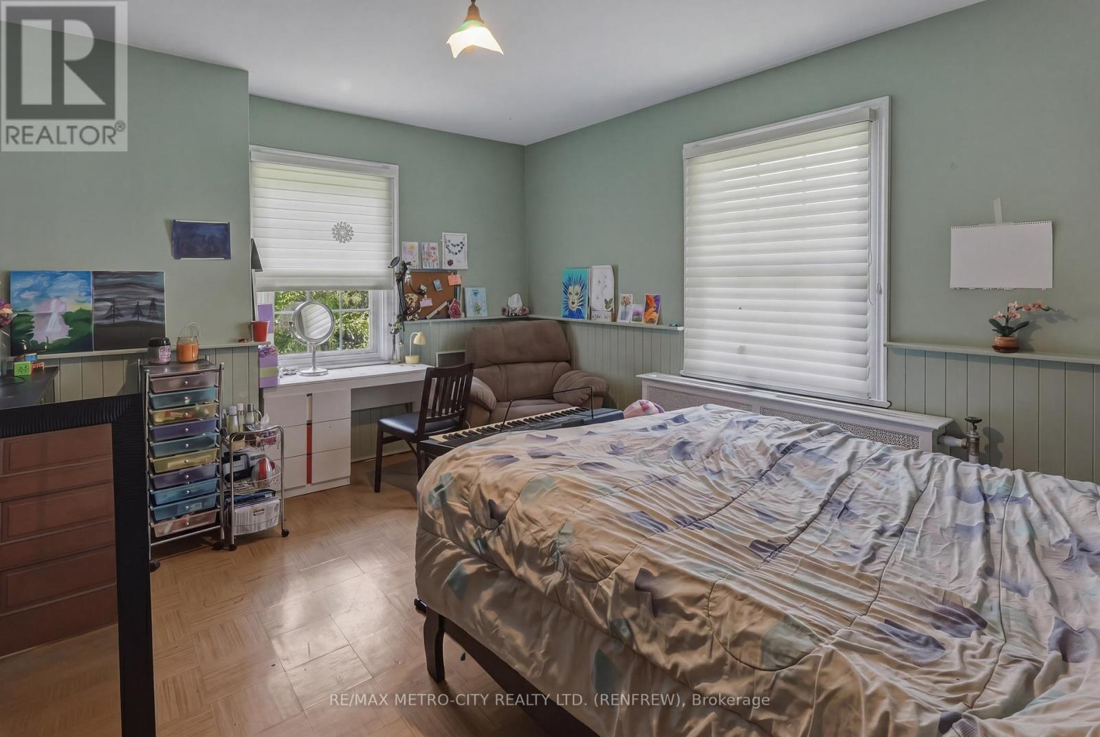 560 RAGLAN STREET S - 27