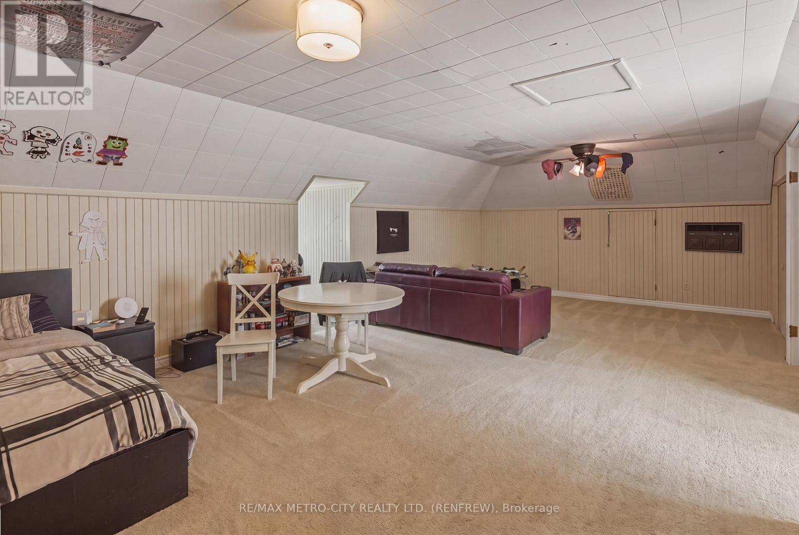 560 RAGLAN STREET S - 32