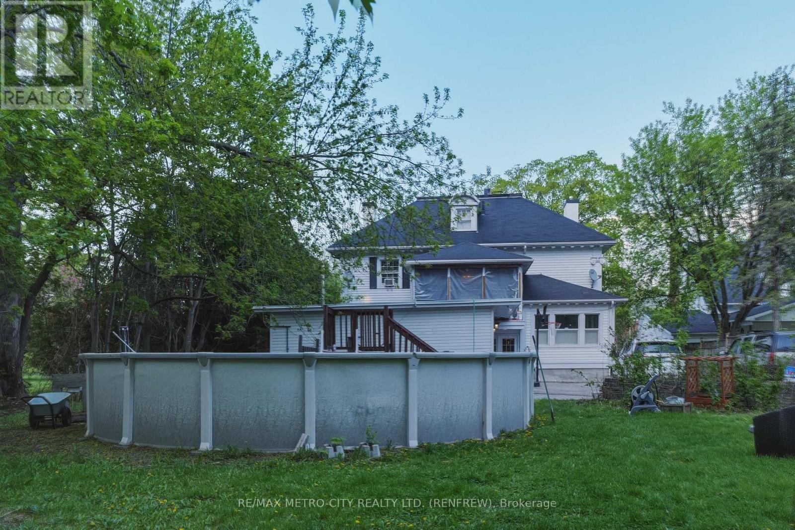 560 RAGLAN STREET S - 42
