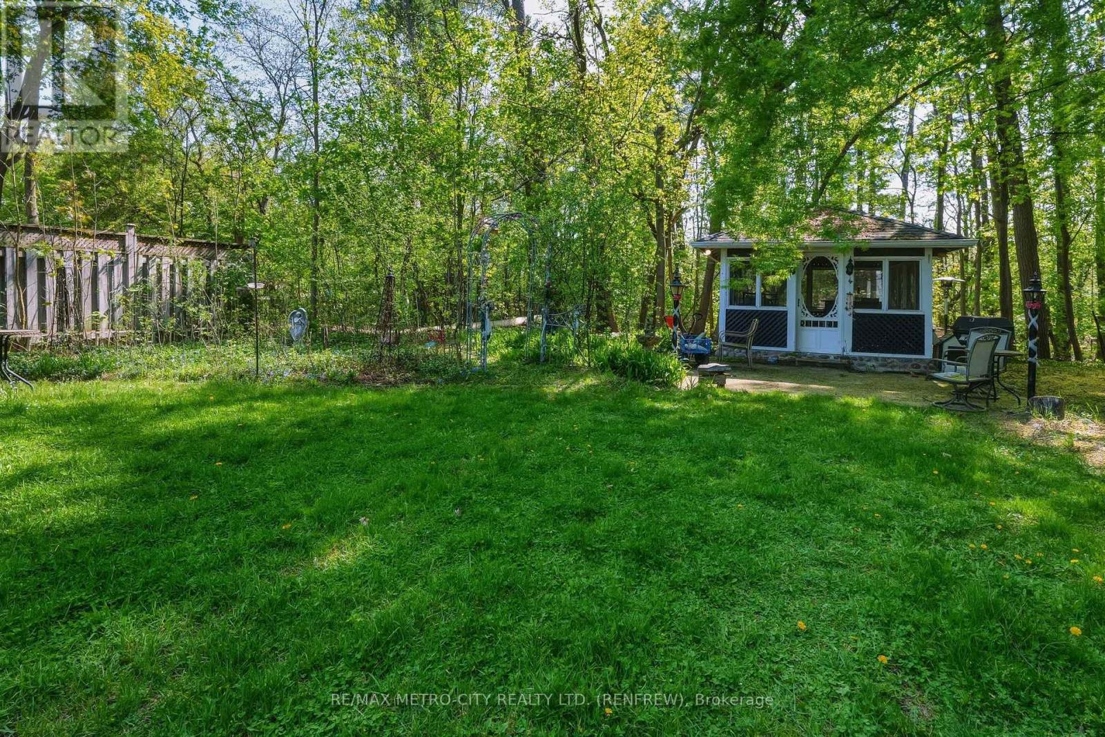 560 RAGLAN STREET S - 37