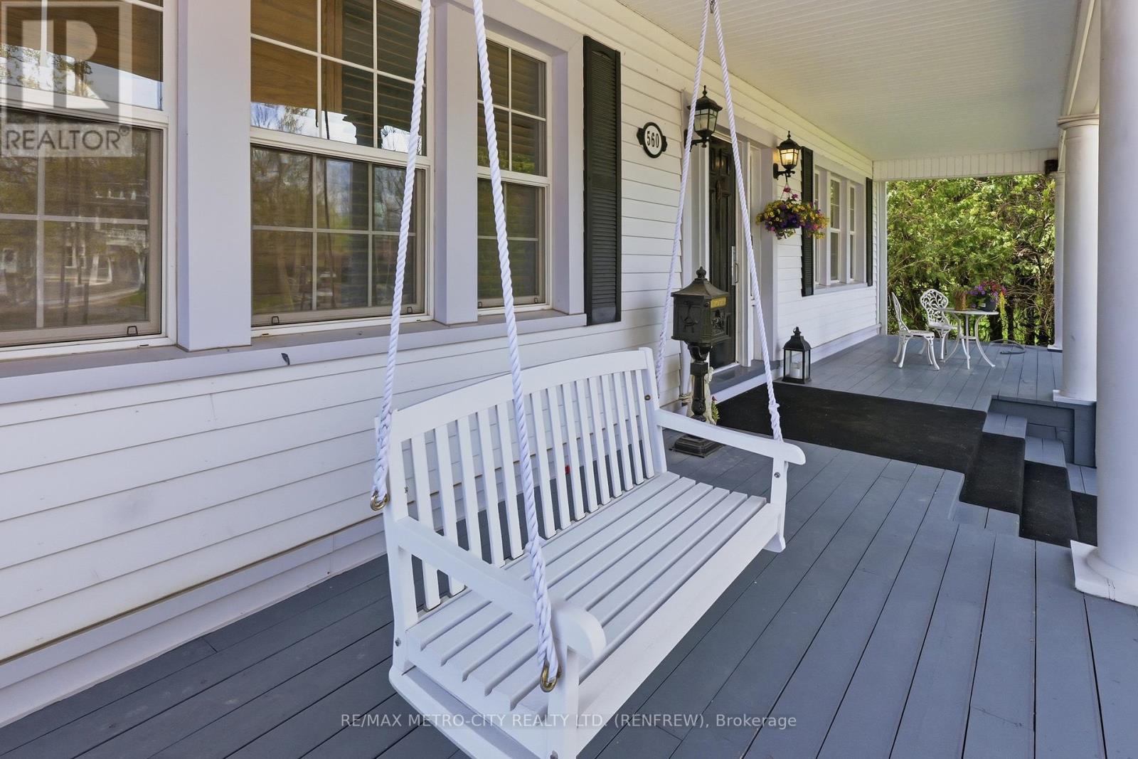 560 RAGLAN STREET S - 6