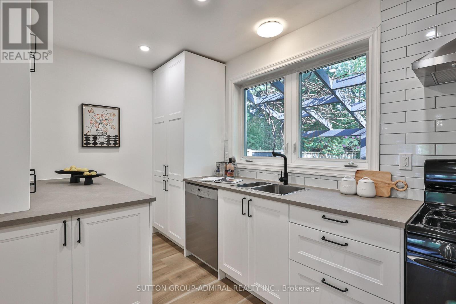 81 YORKVIEW DRIVE - 24