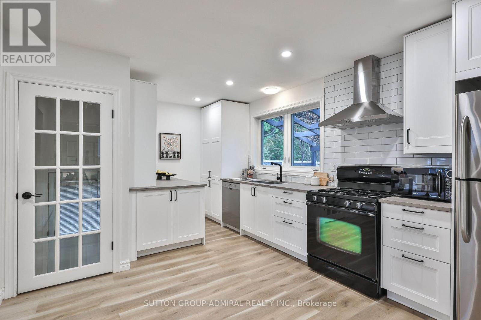 81 YORKVIEW DRIVE - 22