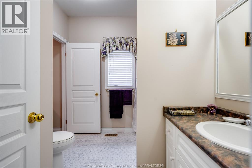 653 McNaughton AVENUE West - 23