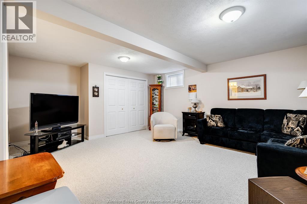 653 McNaughton AVENUE West - 25