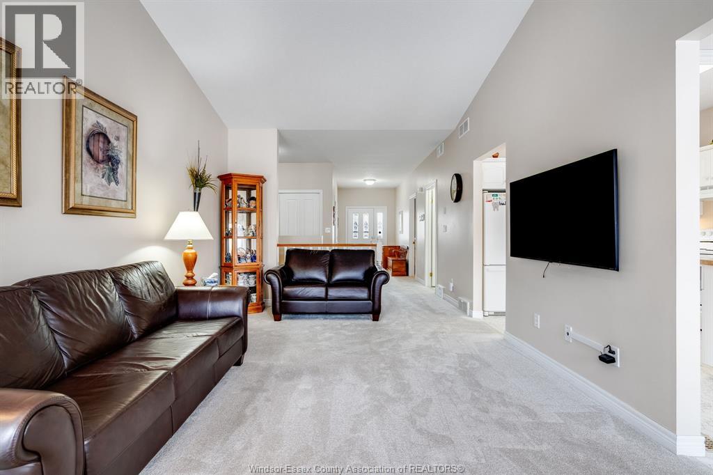 653 McNaughton AVENUE West - 6