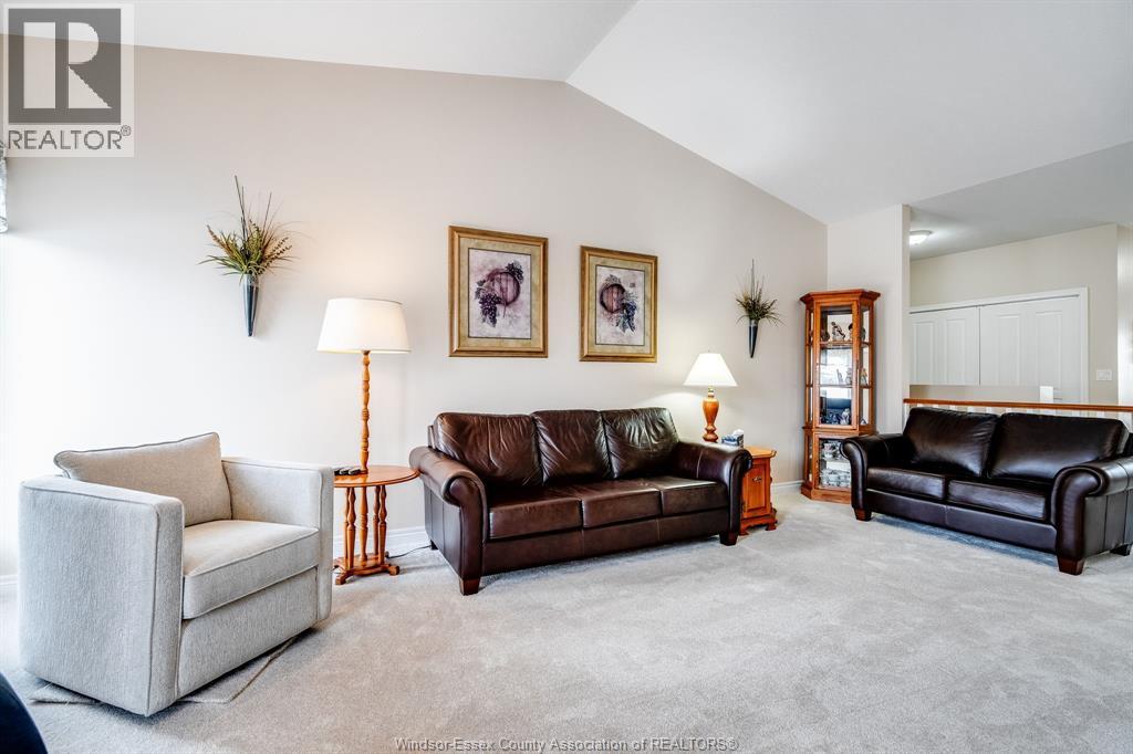 653 McNaughton AVENUE West - 7