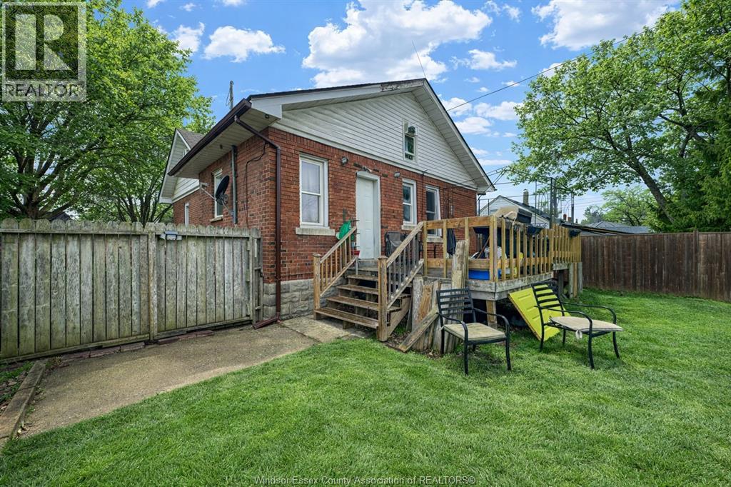 1090 WIGLE, Windsor, Ontario, N9C3M8 — Photo 2