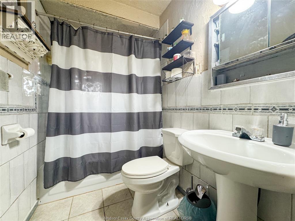 1090 WIGLE, Windsor, Ontario, N9C3M8 — Photo 6