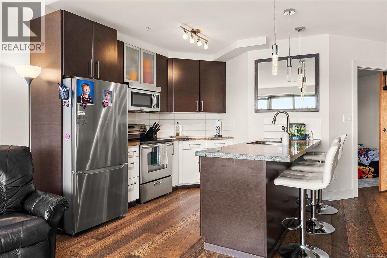 532 2745 Veterans Memorial Pkwy, Langford