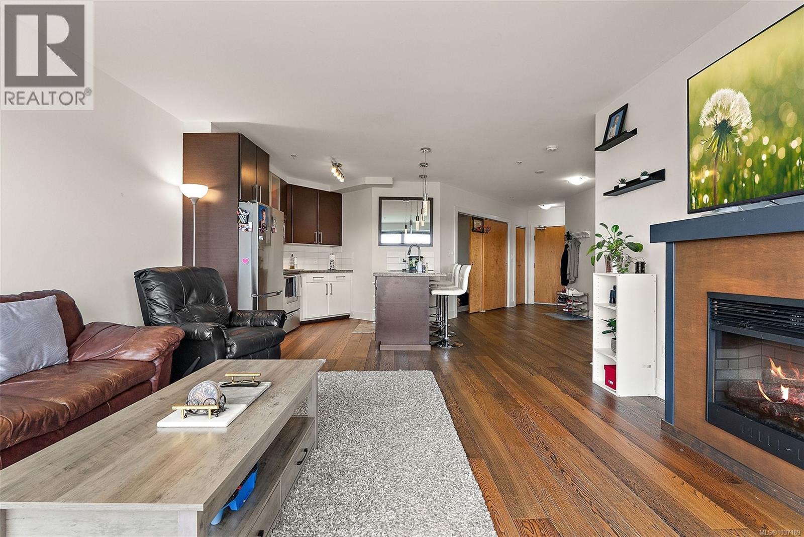 532 2745 Veterans Memorial Pkwy, Langford