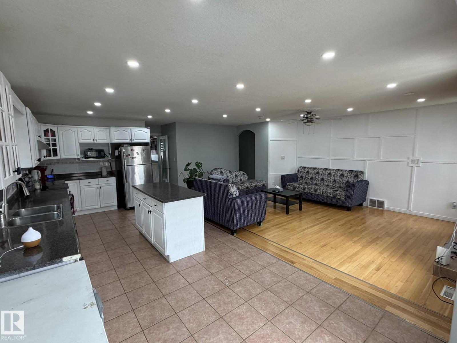 3139 34B AV NW - 5