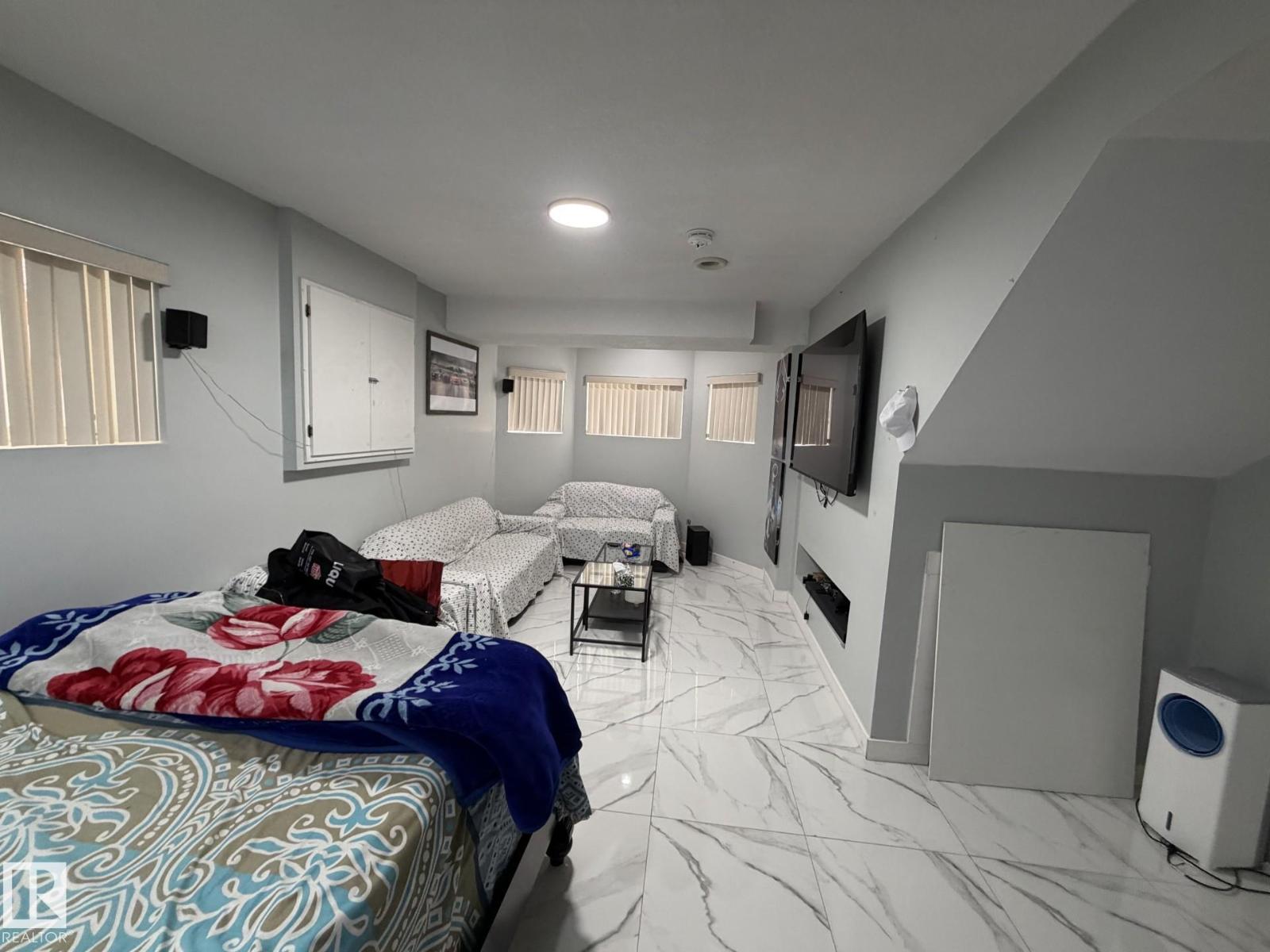 3139 34B AV NW - 24