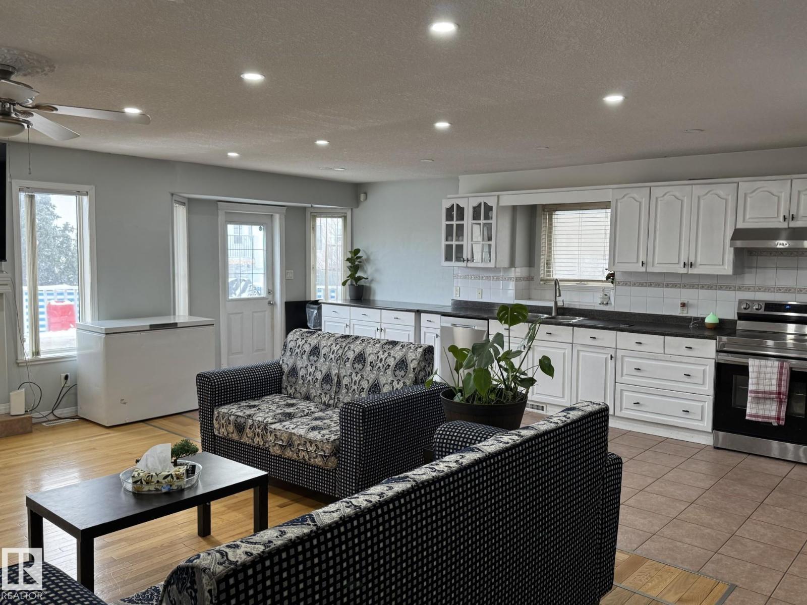 3139 34B AV NW - 13