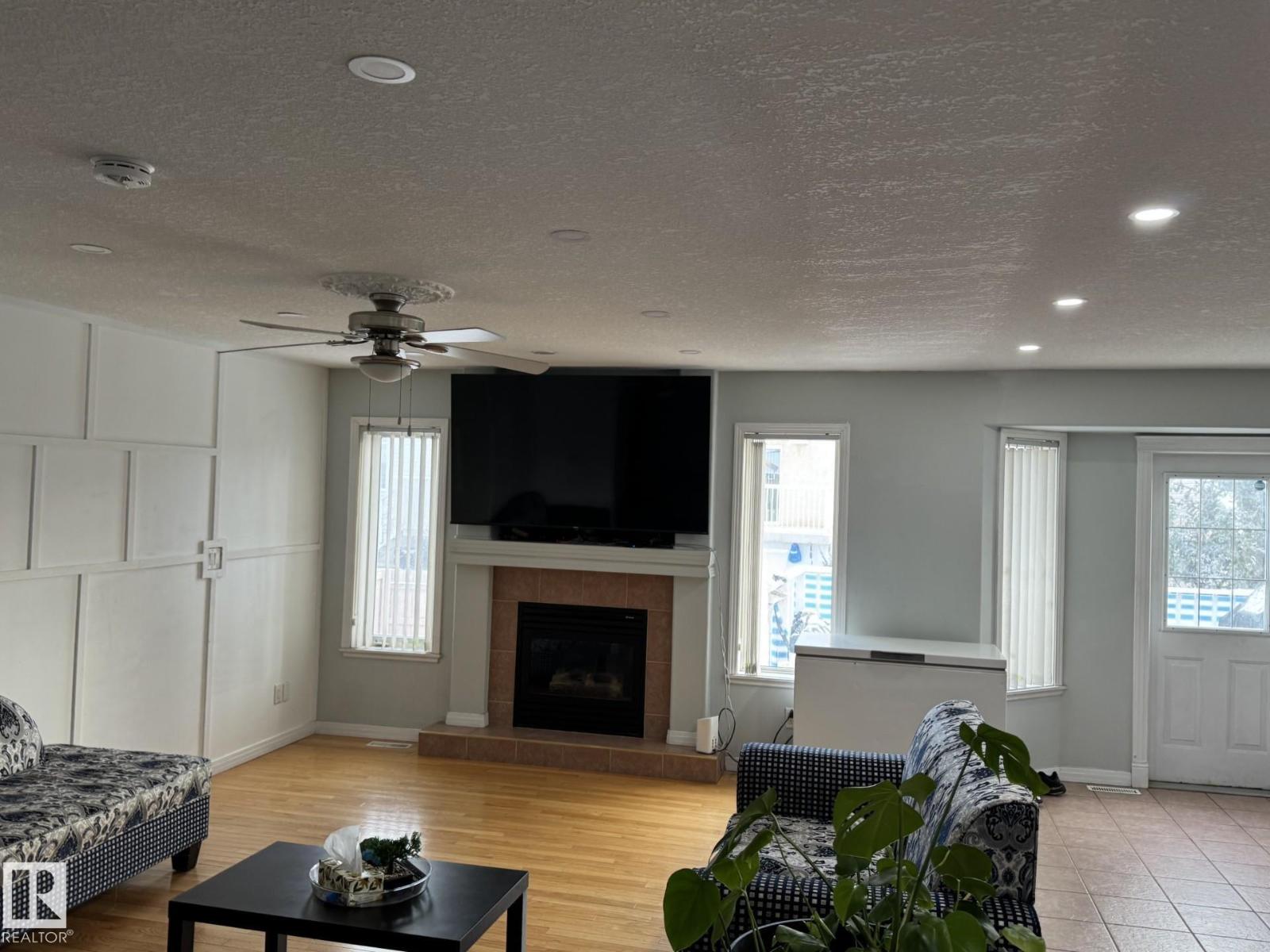 3139 34B AV NW - 3