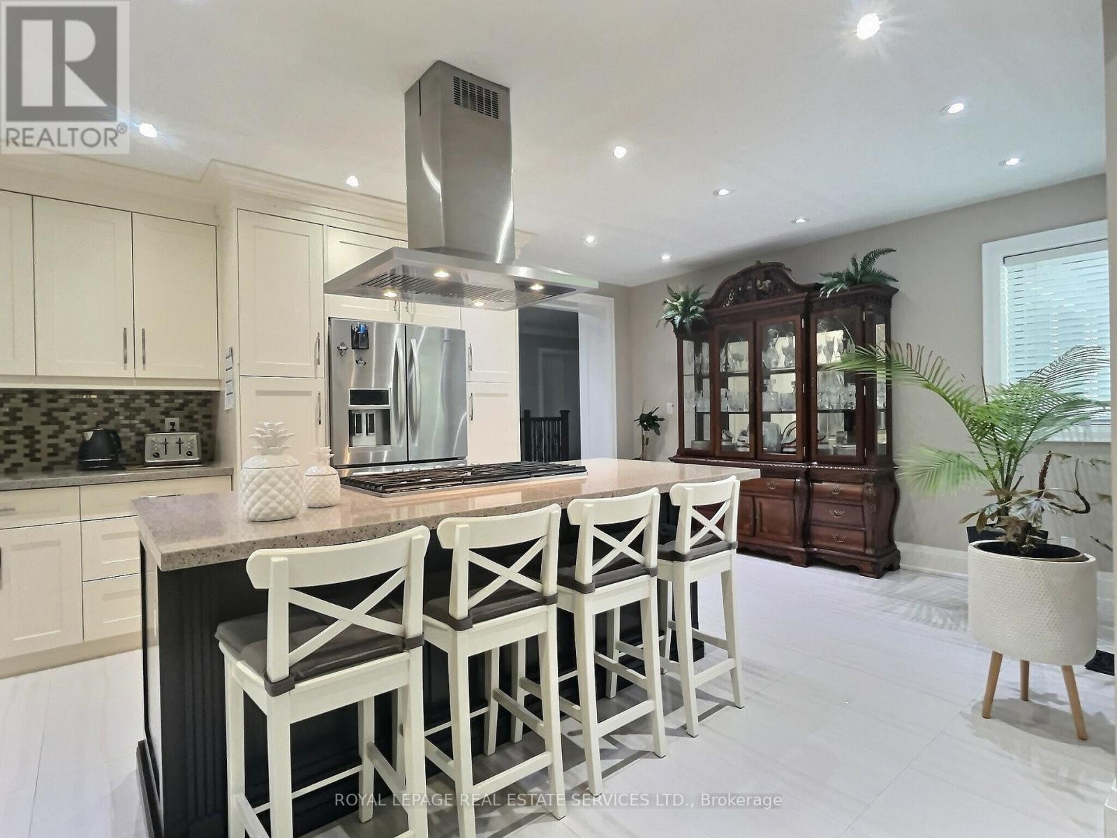 45 GREENBROOK DRIVE - 10