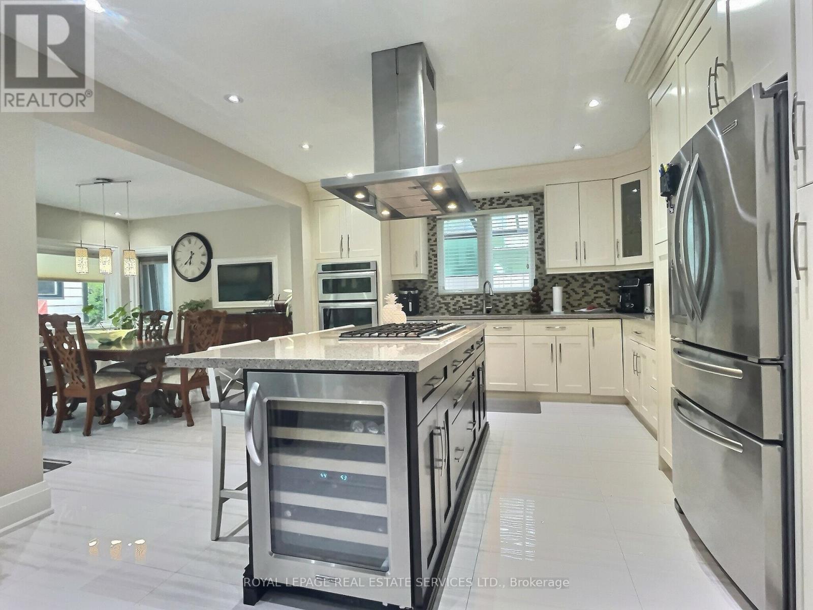 45 GREENBROOK DRIVE - 11