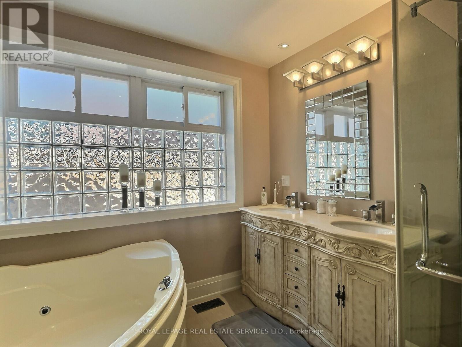 45 GREENBROOK DRIVE - 18