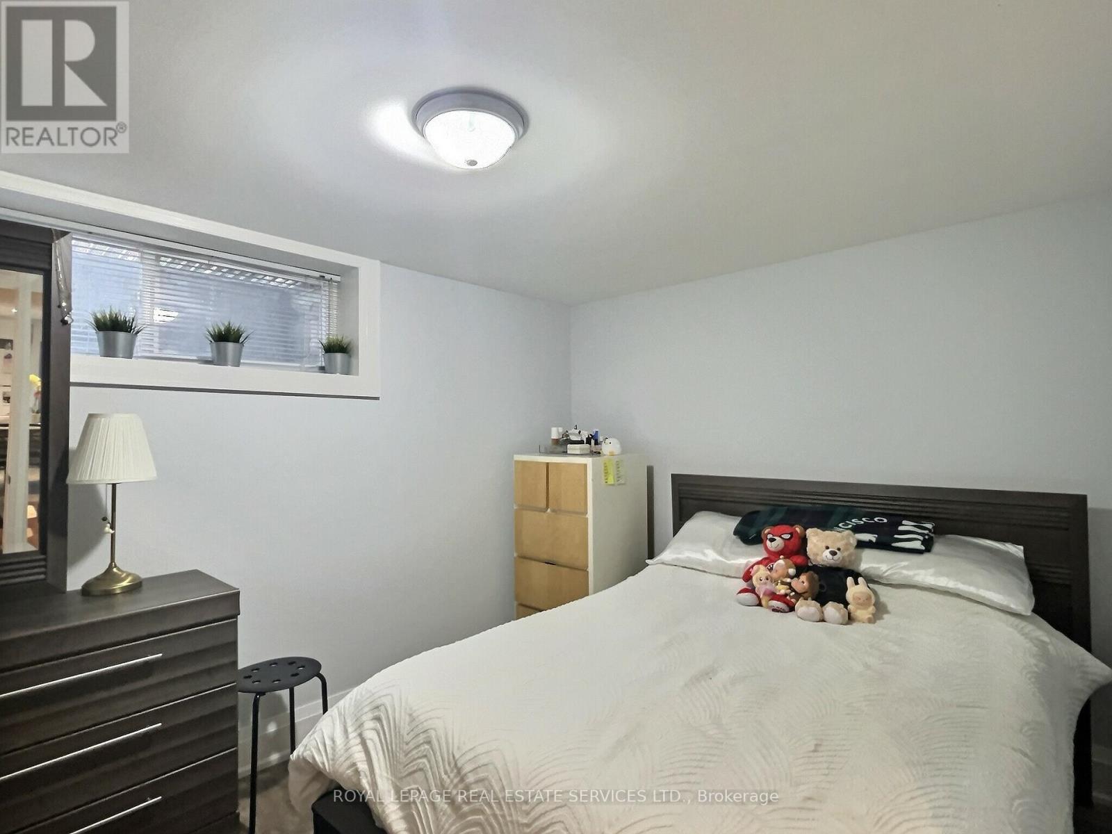 45 GREENBROOK DRIVE - 27