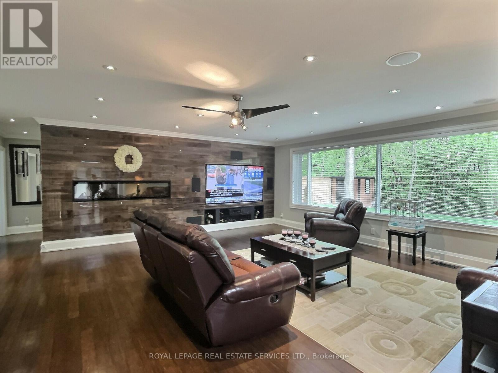 45 GREENBROOK DRIVE - 4
