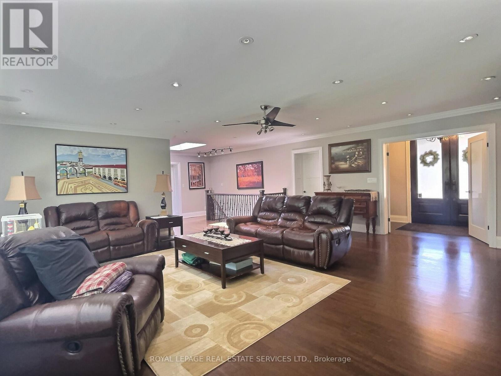 45 GREENBROOK DRIVE - 6