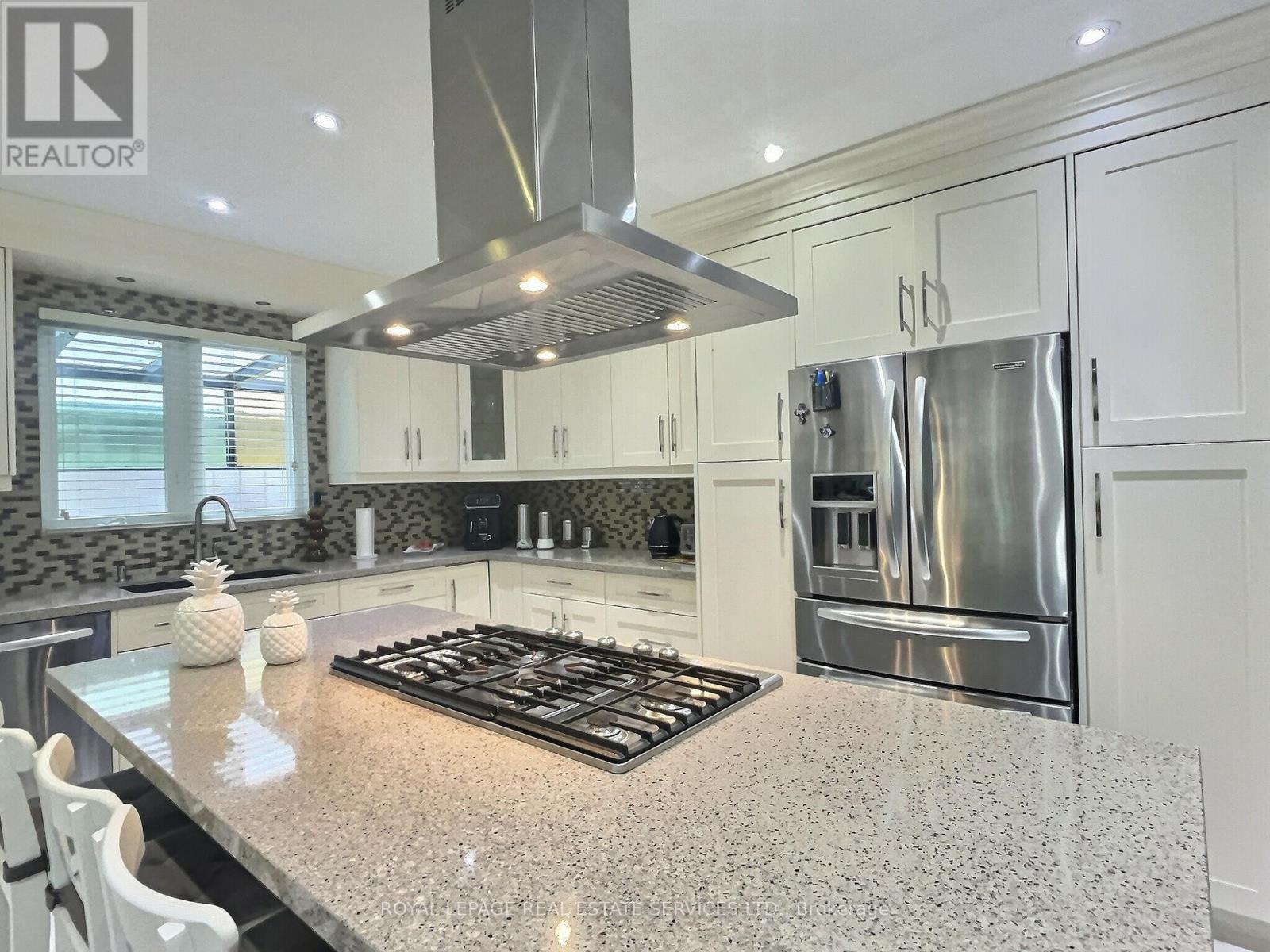 45 GREENBROOK DRIVE - 8