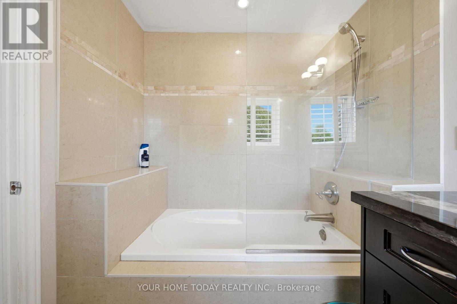 39 ELEANOR CRESCENT - 24