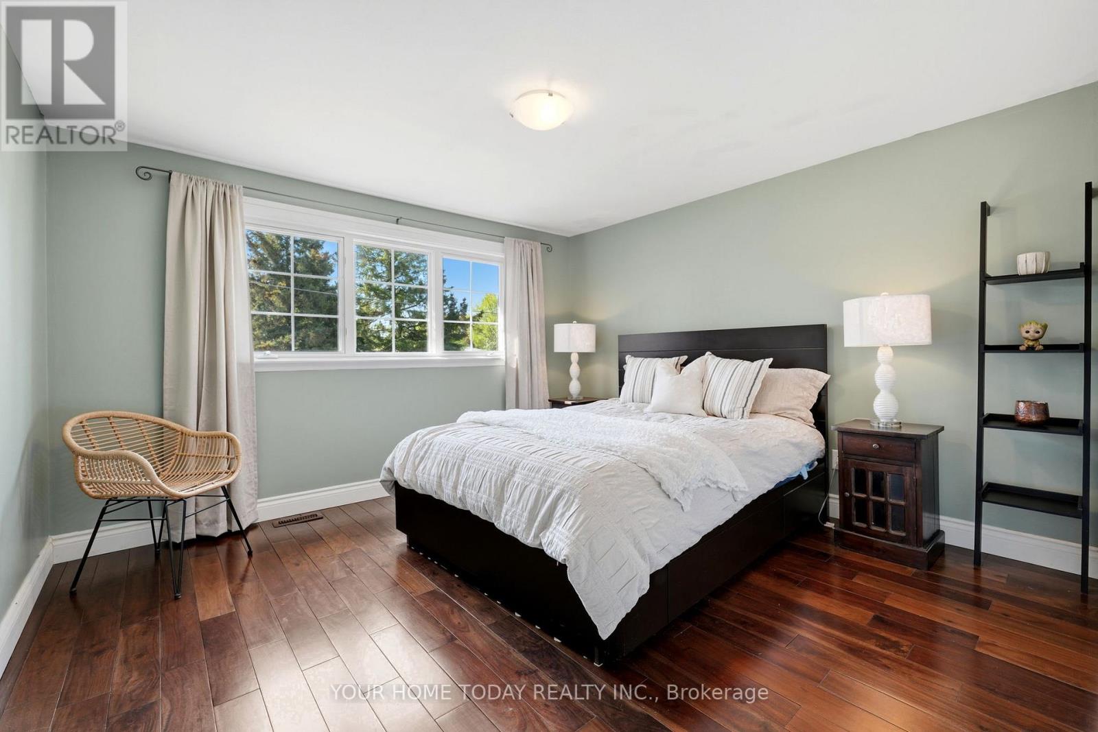 39 ELEANOR CRESCENT - 26