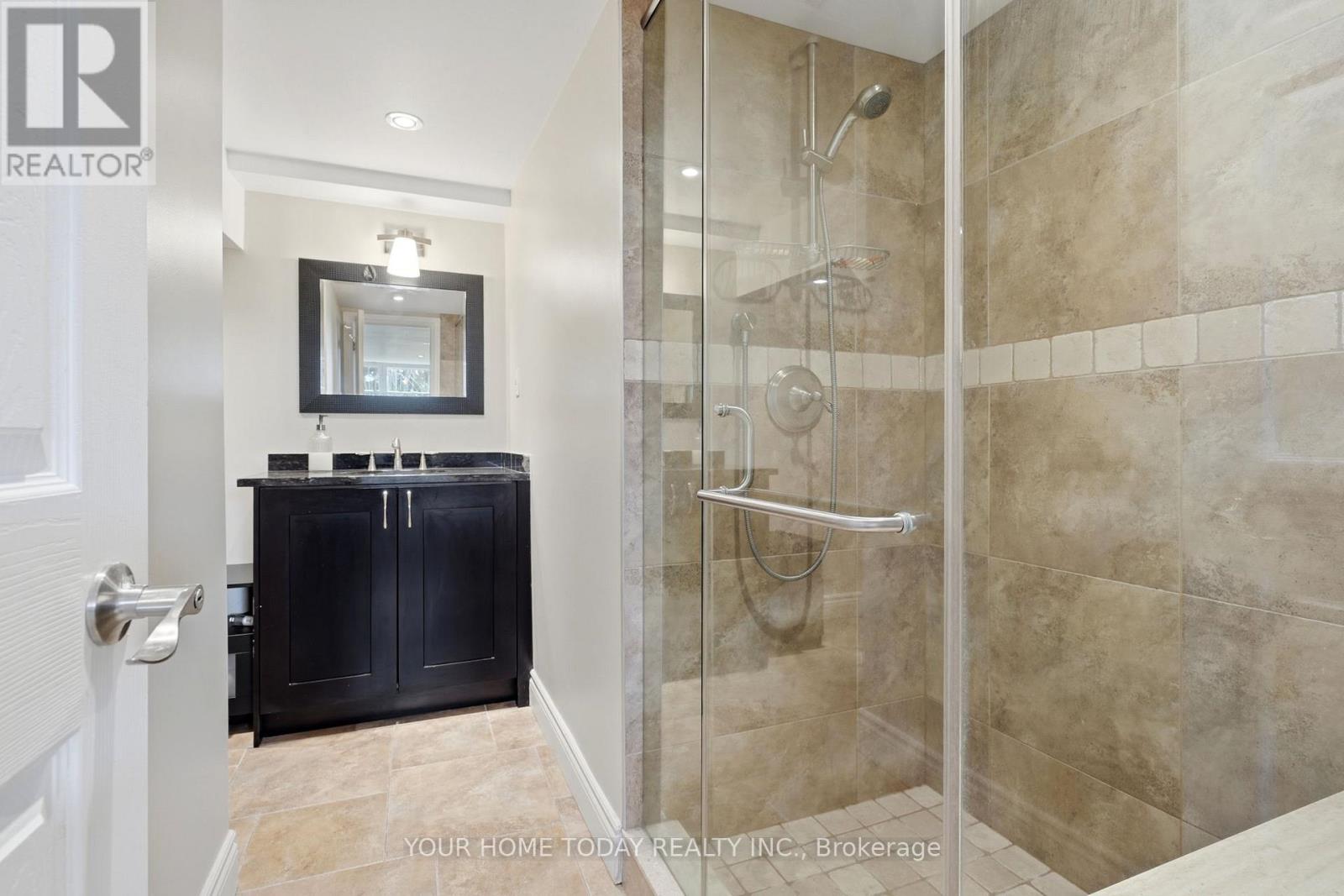39 ELEANOR CRESCENT - 29