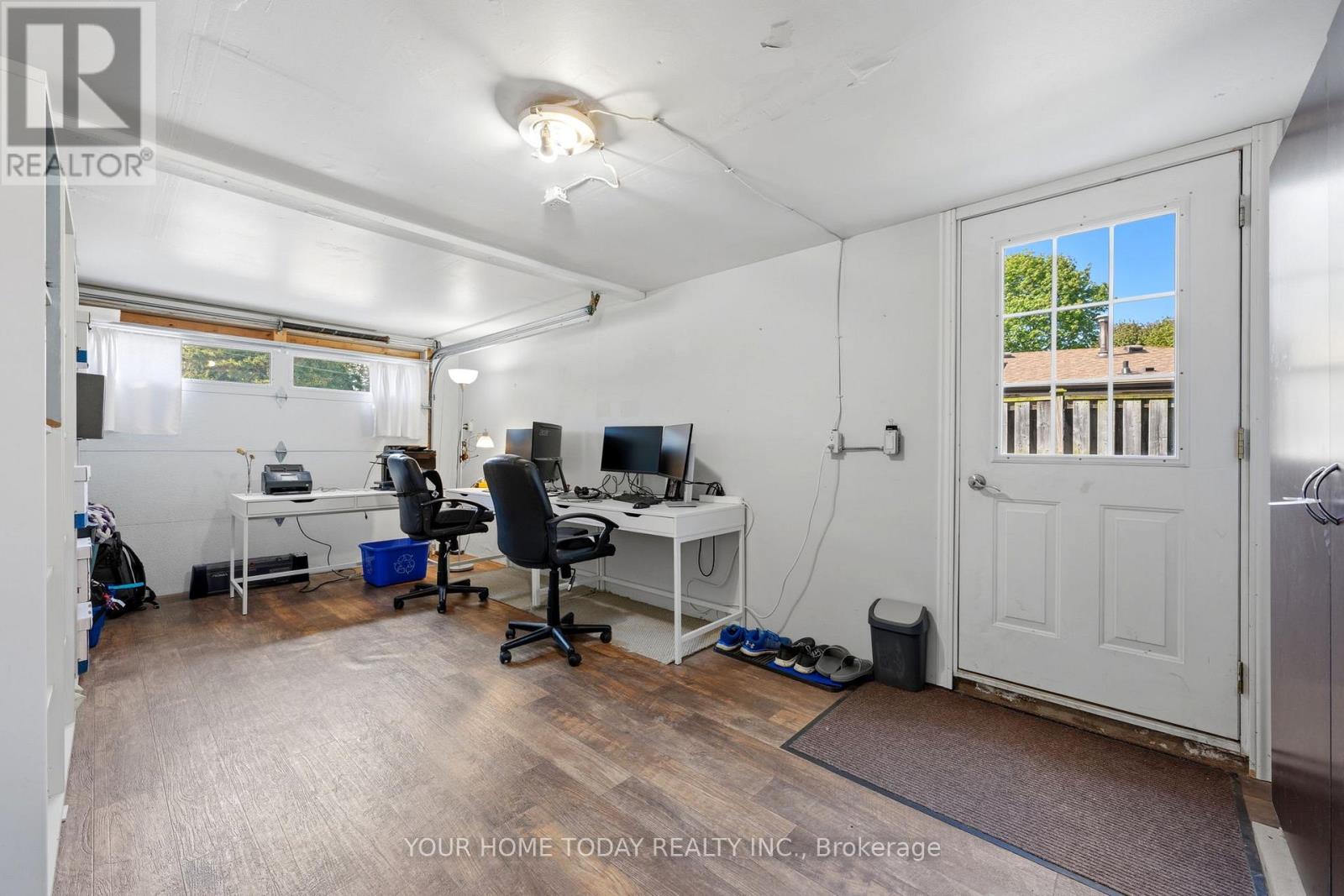 39 ELEANOR CRESCENT - 32