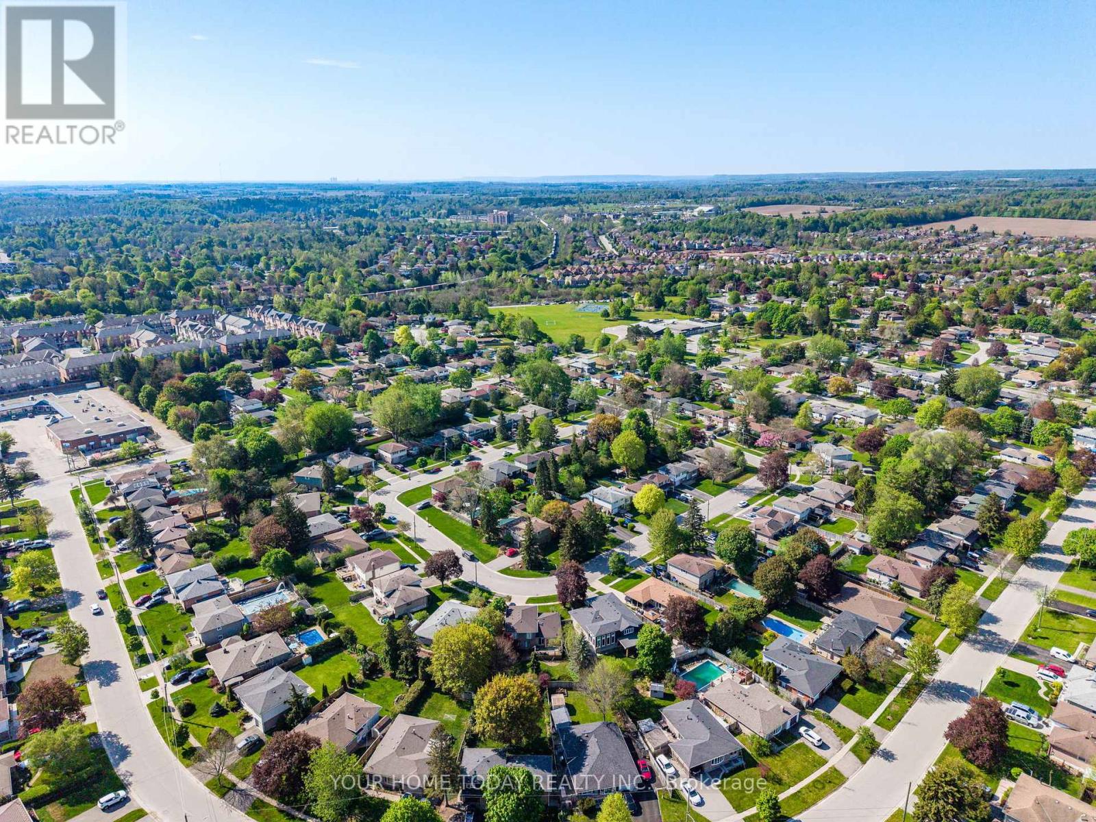 39 ELEANOR CRESCENT - 44