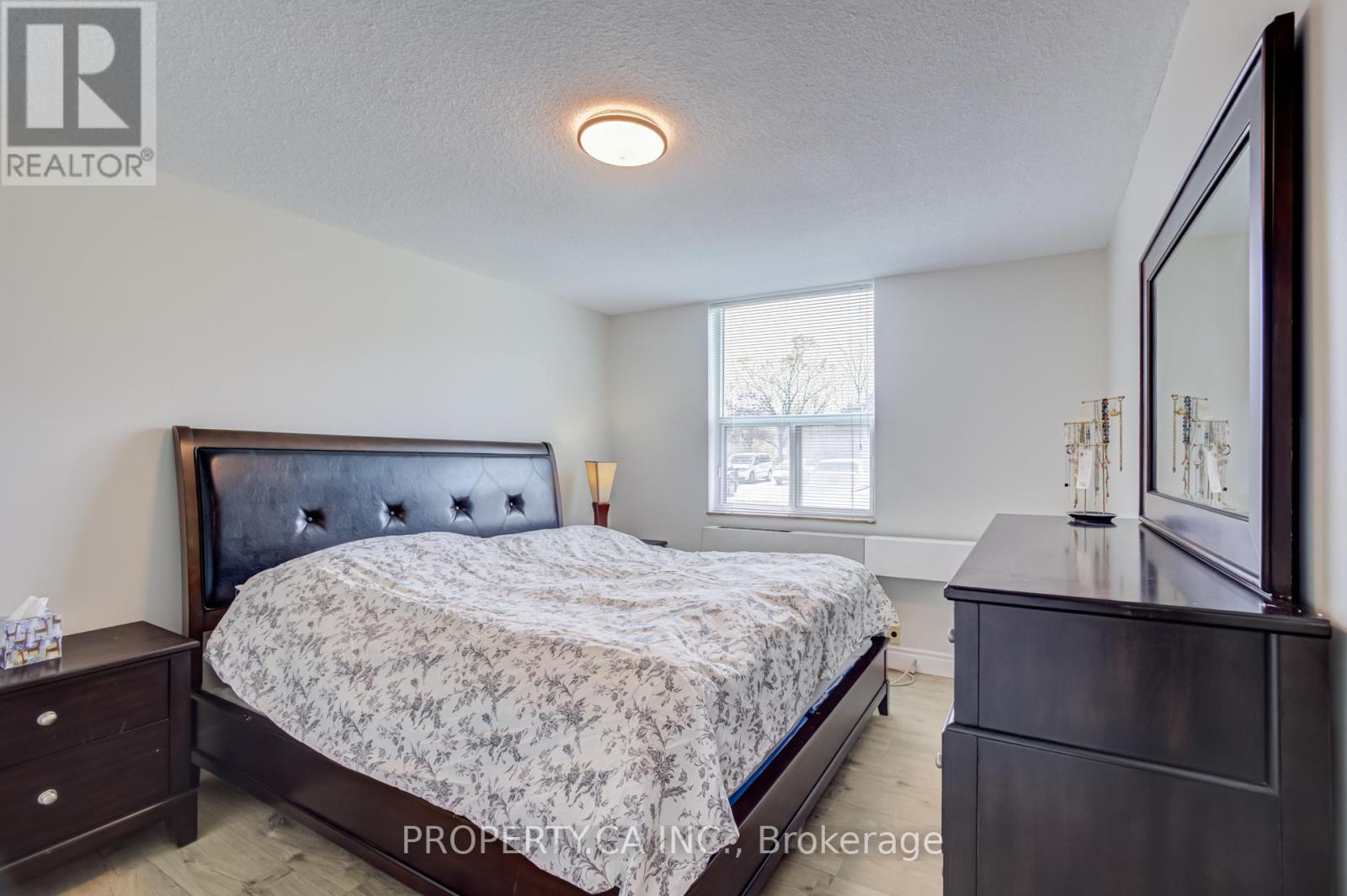#109 966 INVERHOUSE DRIVE - 14