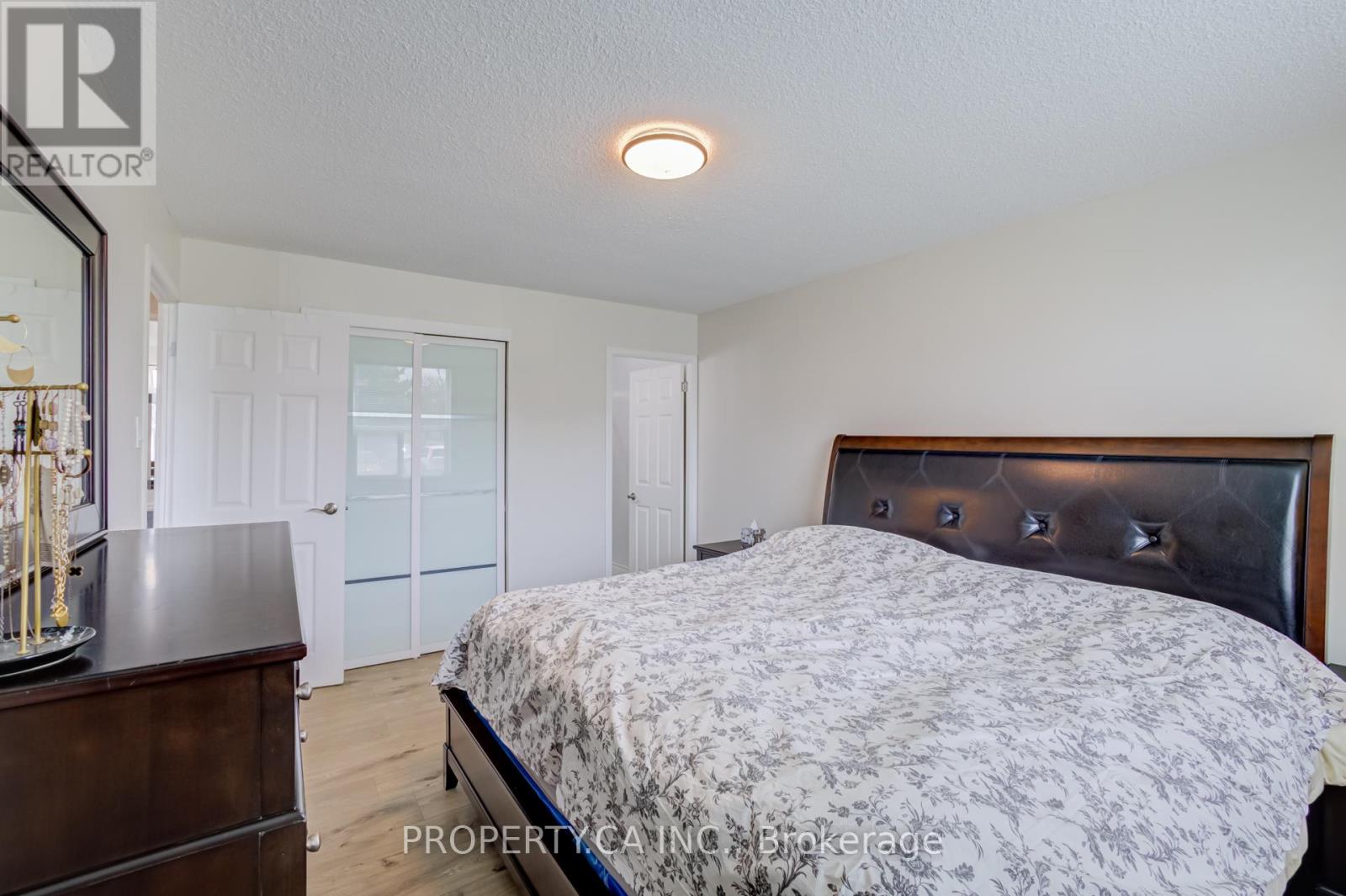 #109 966 INVERHOUSE DRIVE - 16