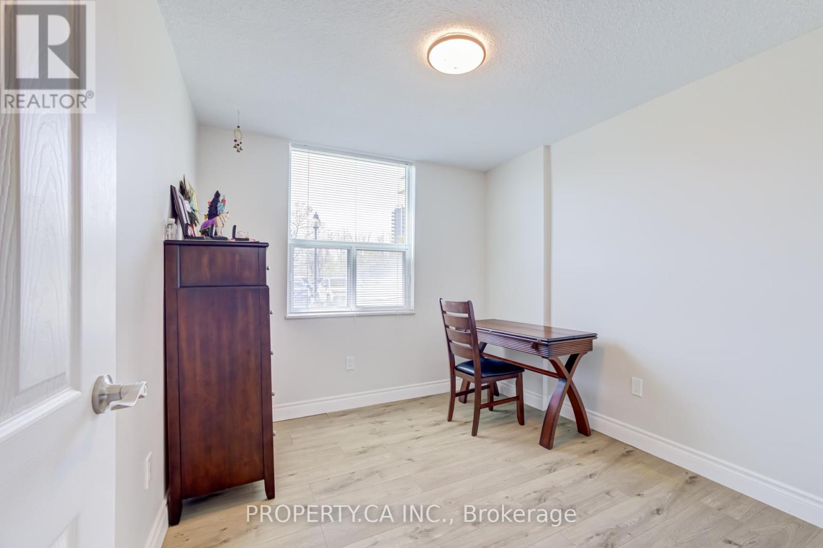 #109 966 INVERHOUSE DRIVE - 19