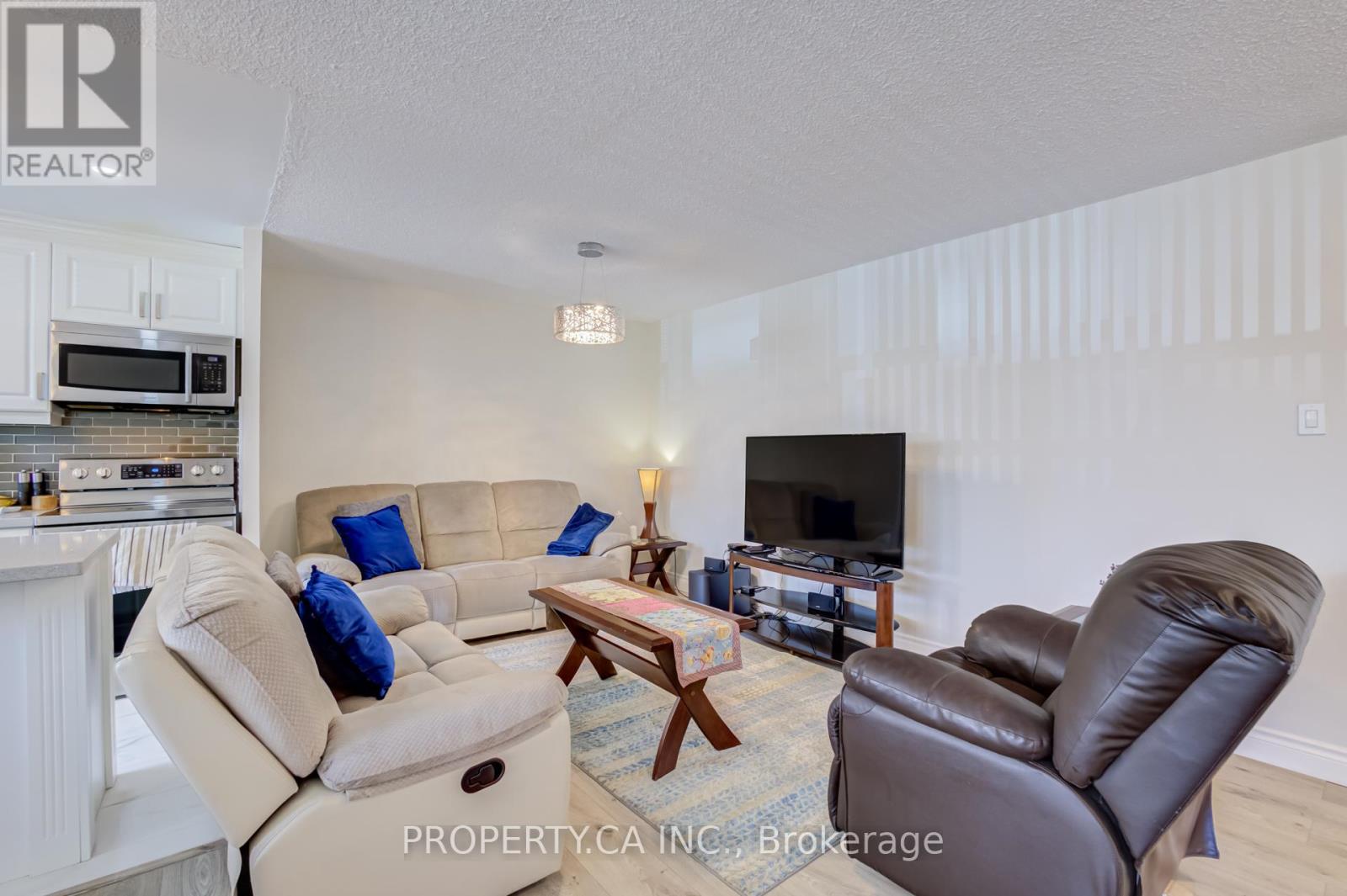 #109 966 INVERHOUSE DRIVE - 2