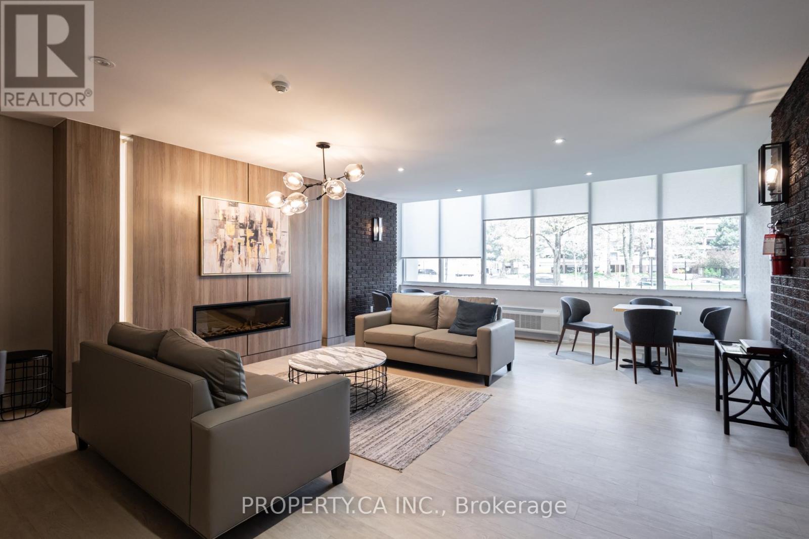 #109 966 INVERHOUSE DRIVE - 30