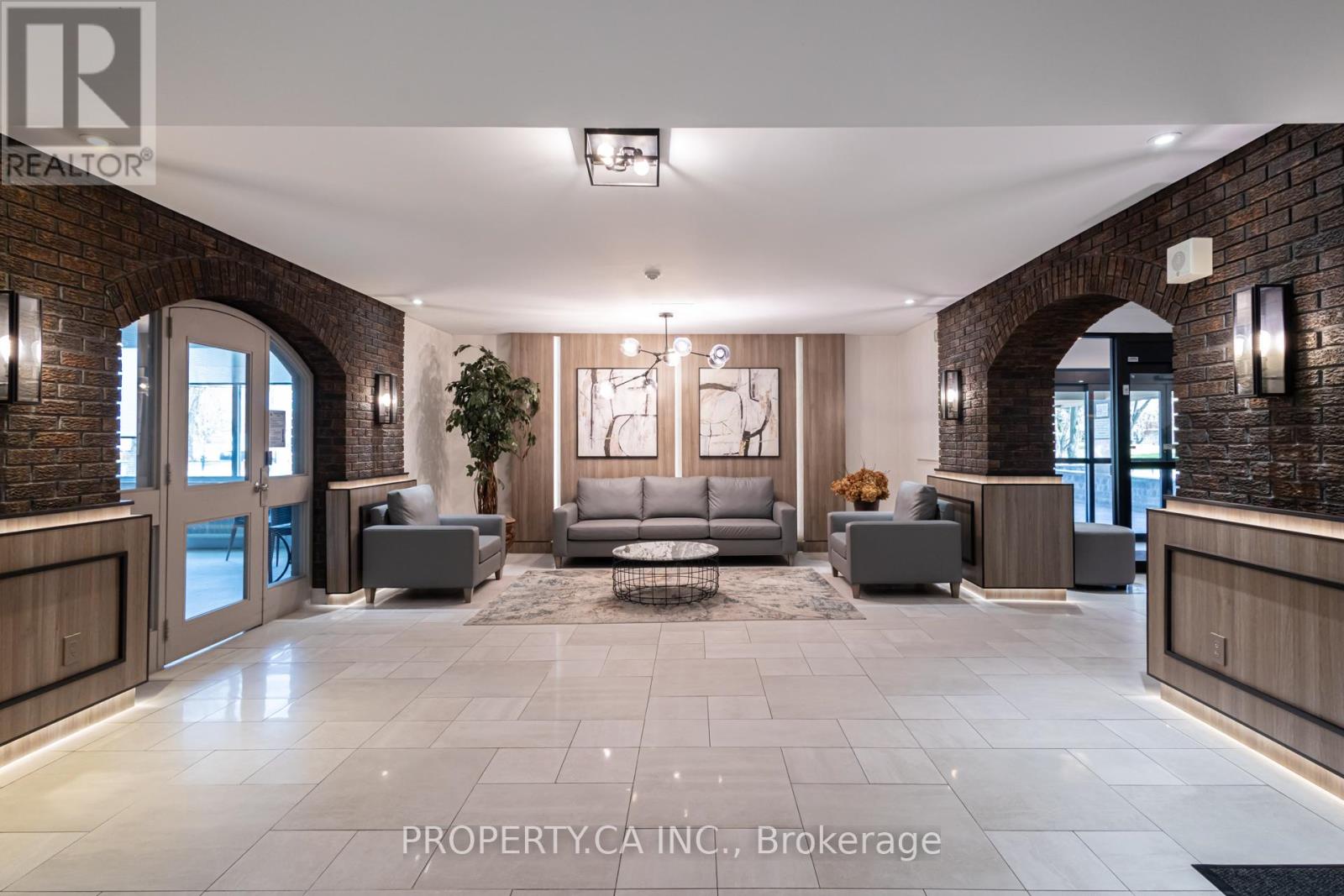 #109 966 INVERHOUSE DRIVE - 43