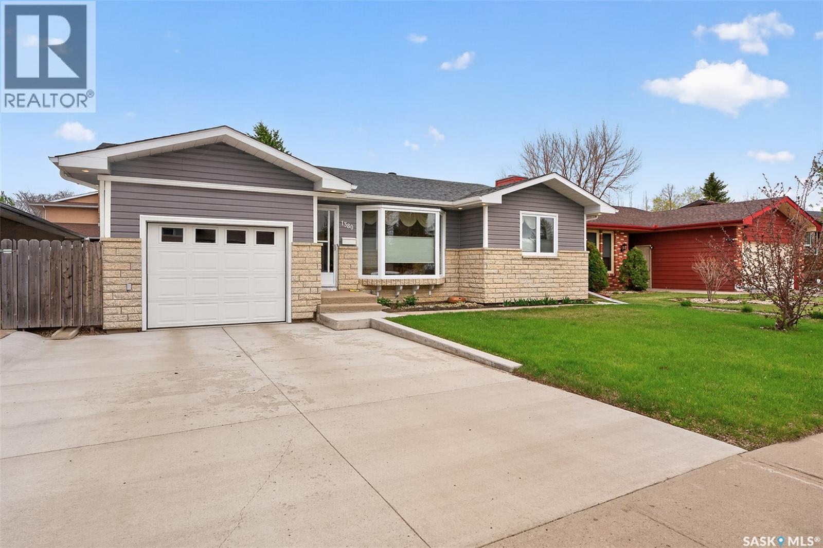 1380 Regal CRESCENT - 63