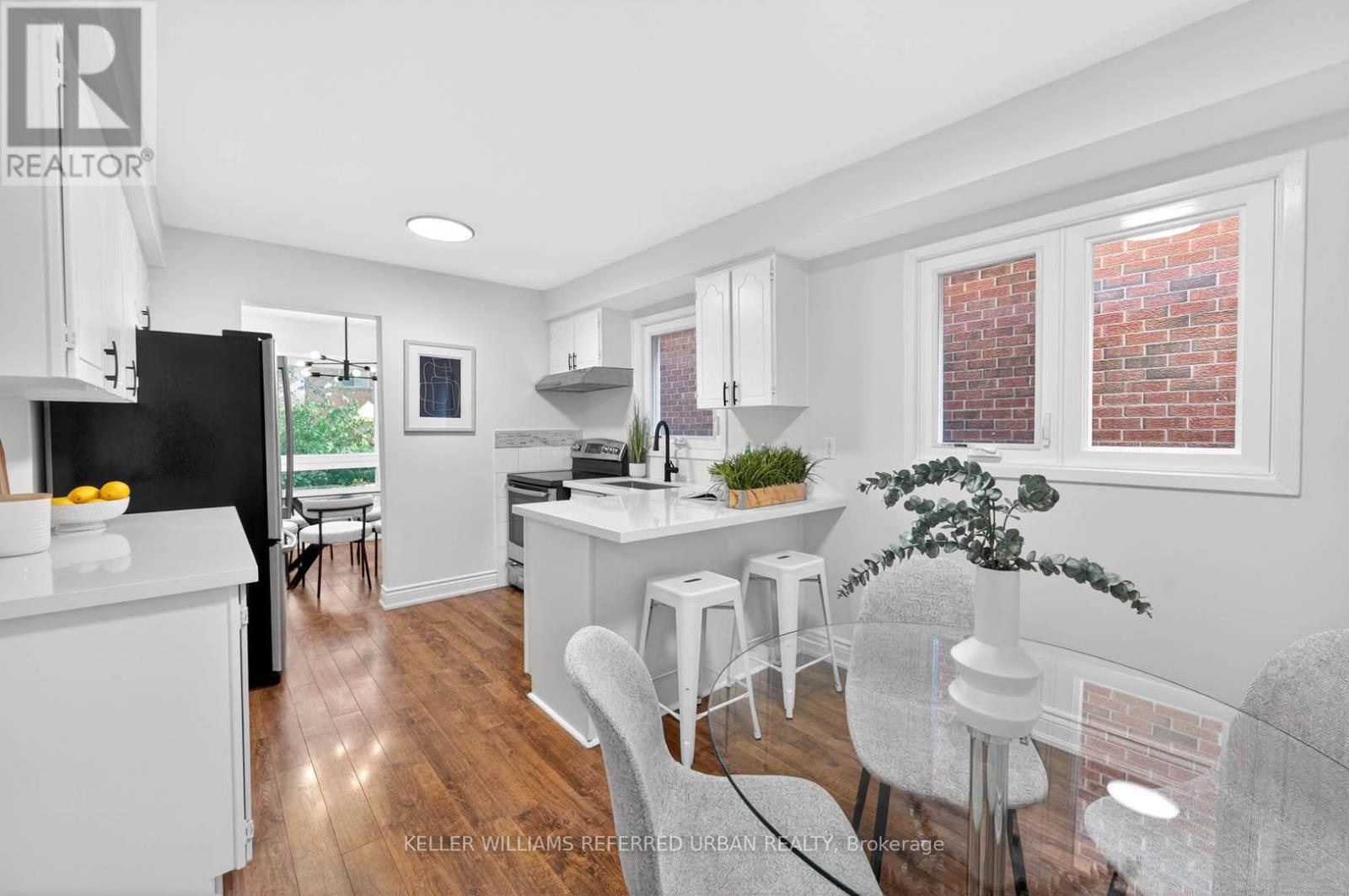 41 PATRICE CRESCENT - 16