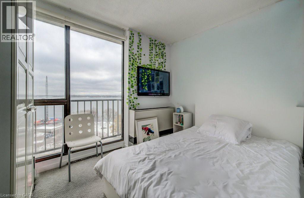 #1017 33 HARBOUR Square - 20