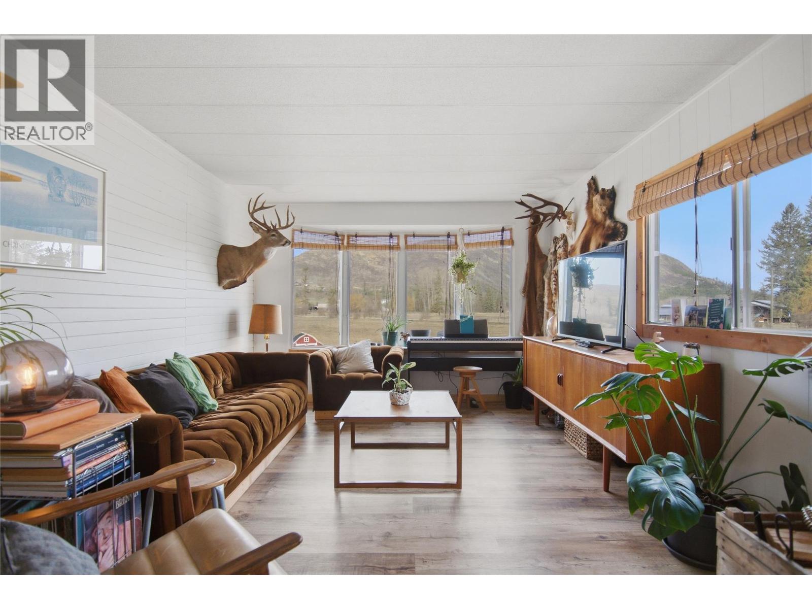 4048 DIXON MOUNTAIN Road, Barriere
