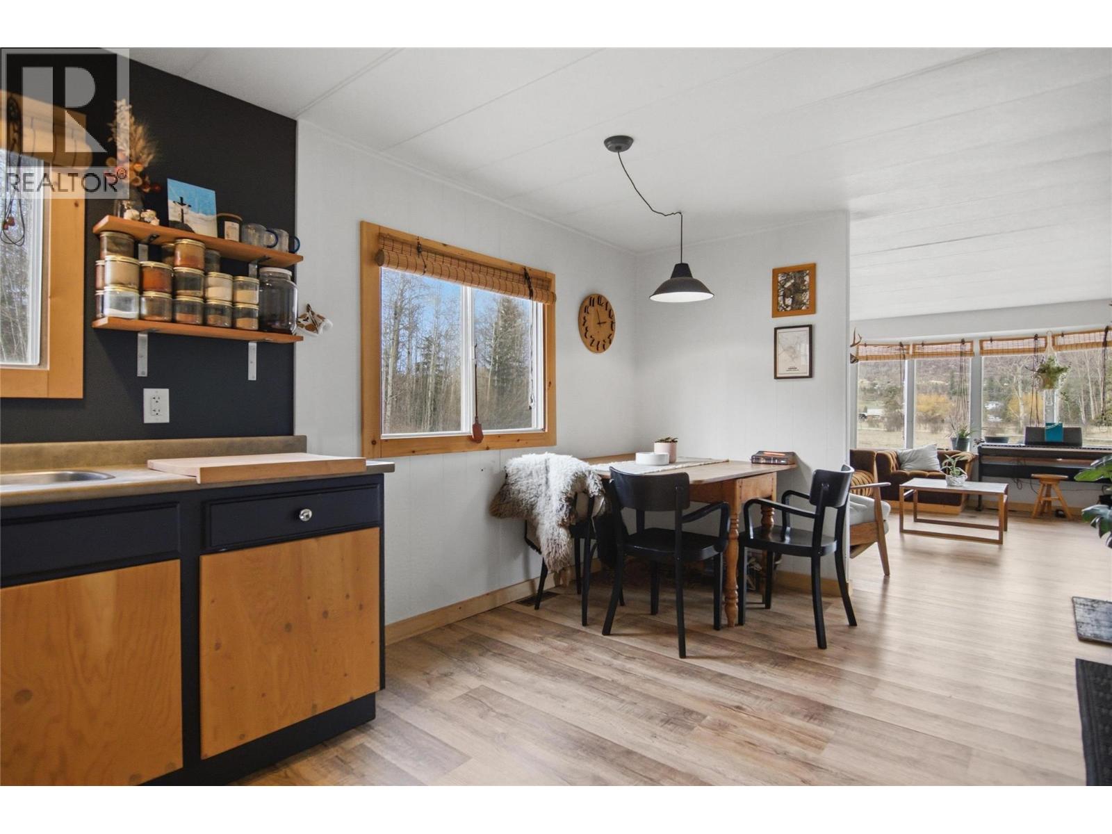 4048 DIXON MOUNTAIN Road, Barriere