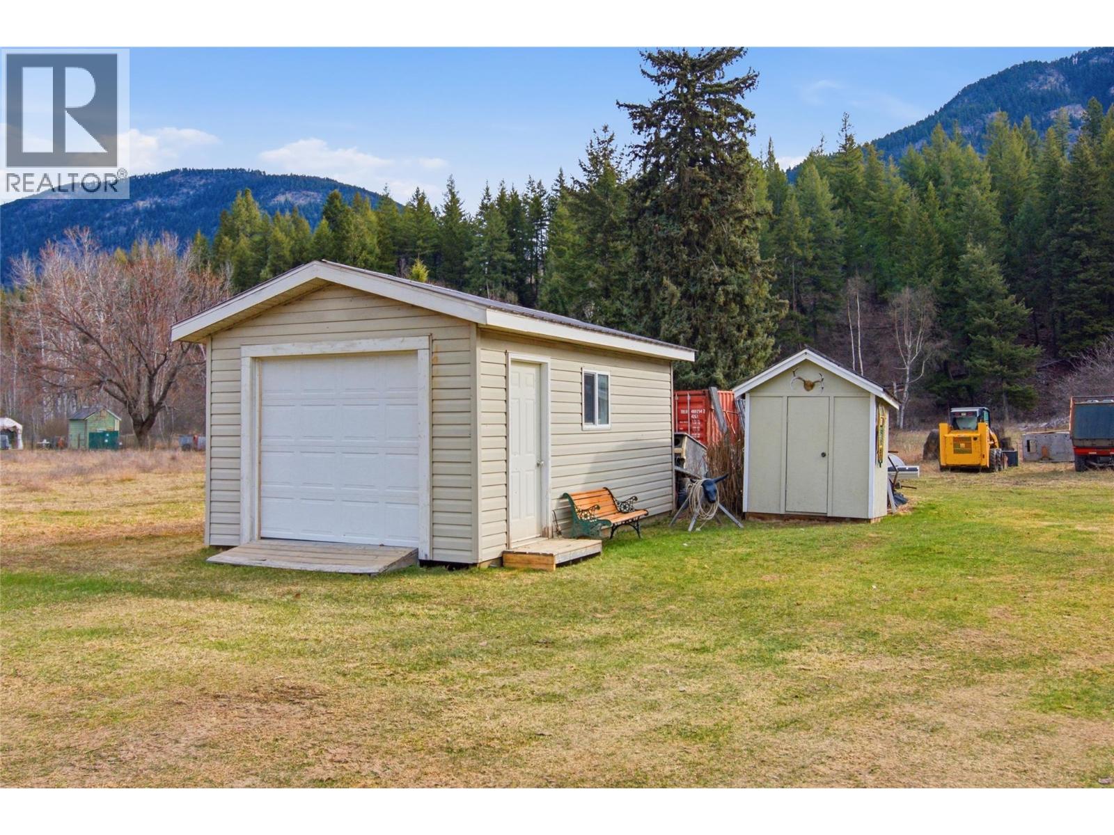 4048 DIXON MOUNTAIN Road, Barriere