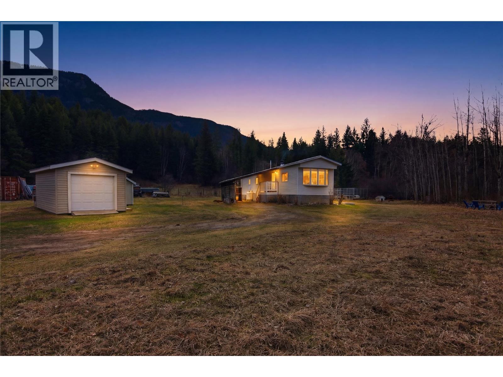 4048 DIXON MOUNTAIN Road, Barriere
