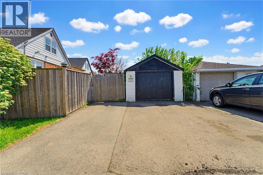 140 PARKDALE Avenue S, Hamilton, Ontario, L8K3P4 — Photo 5