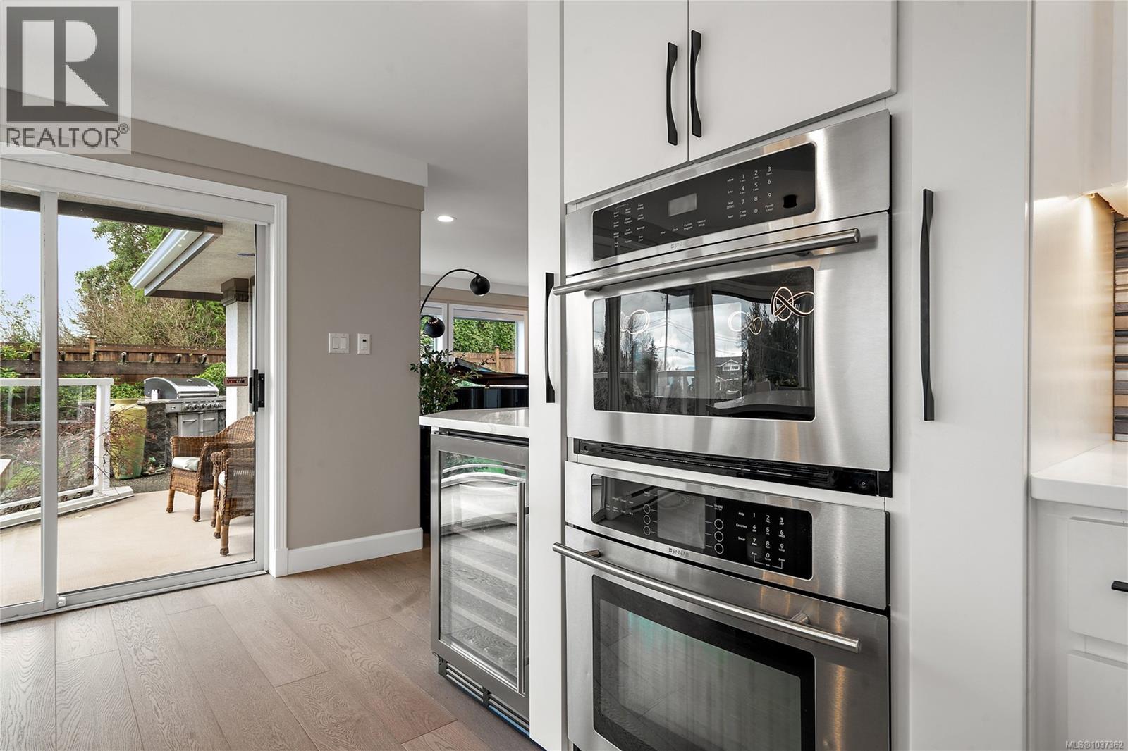 11096 Greenpark Dr, North Saanich