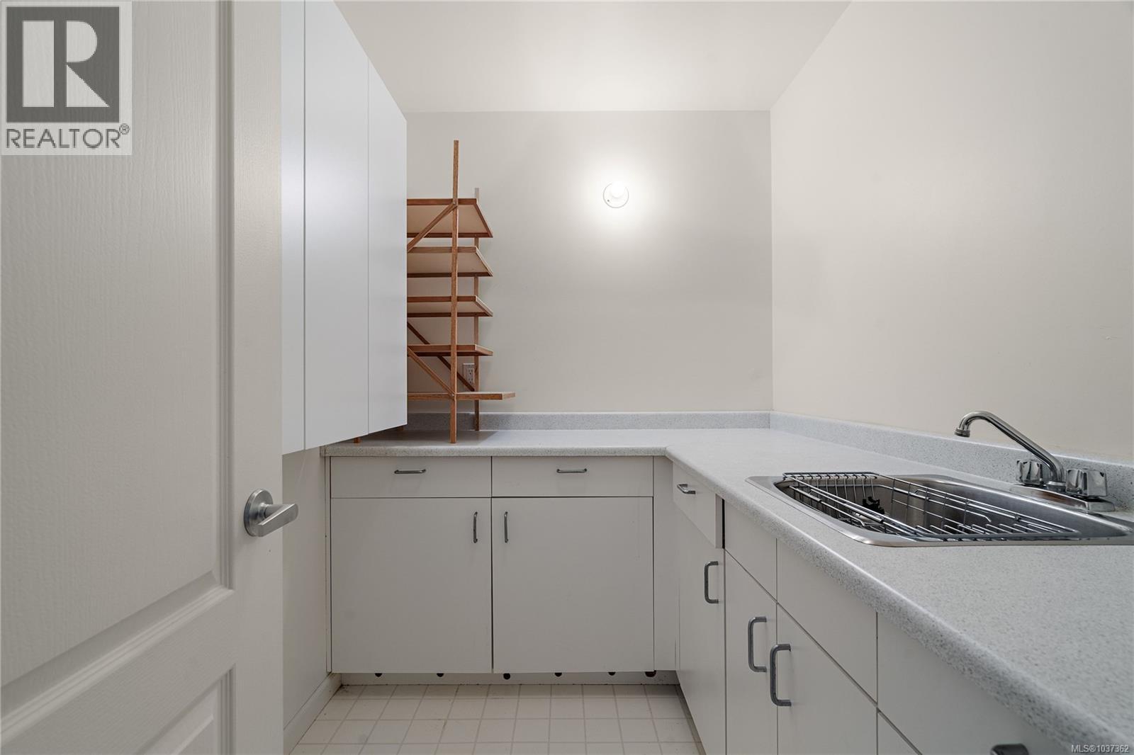 11096 Greenpark Dr, North Saanich