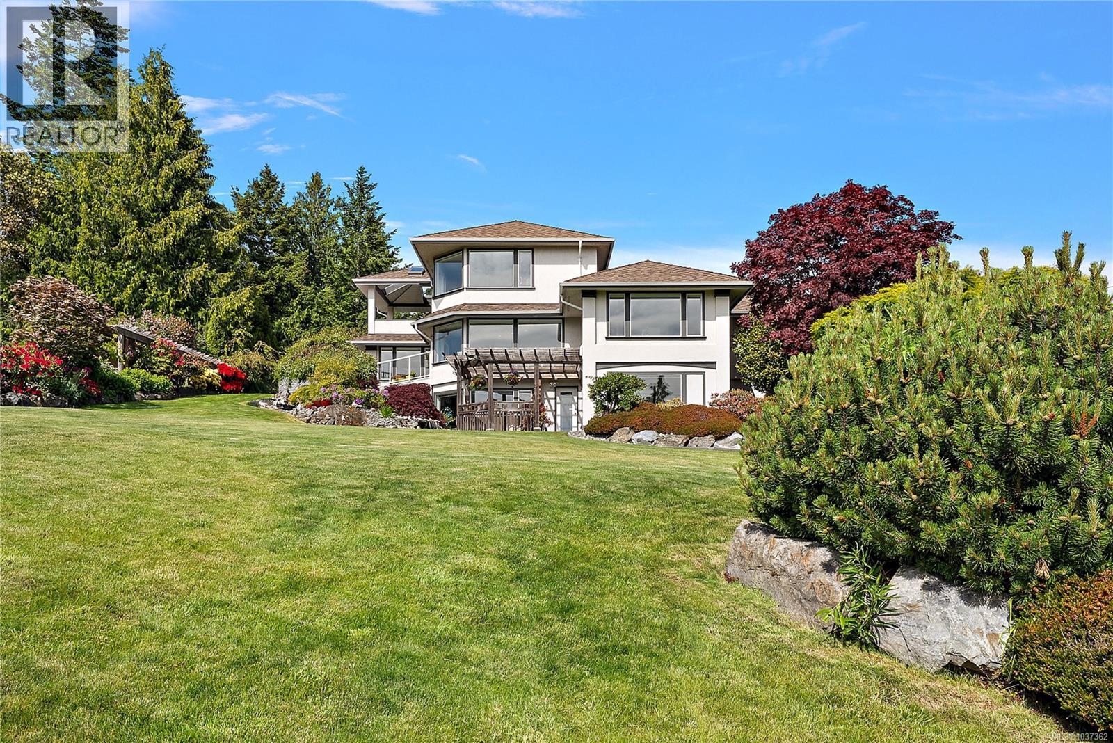 11096 Greenpark Dr, North Saanich